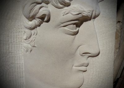 Bas relief du David de Michel-Ange. Taille direct en Pierre de Caen