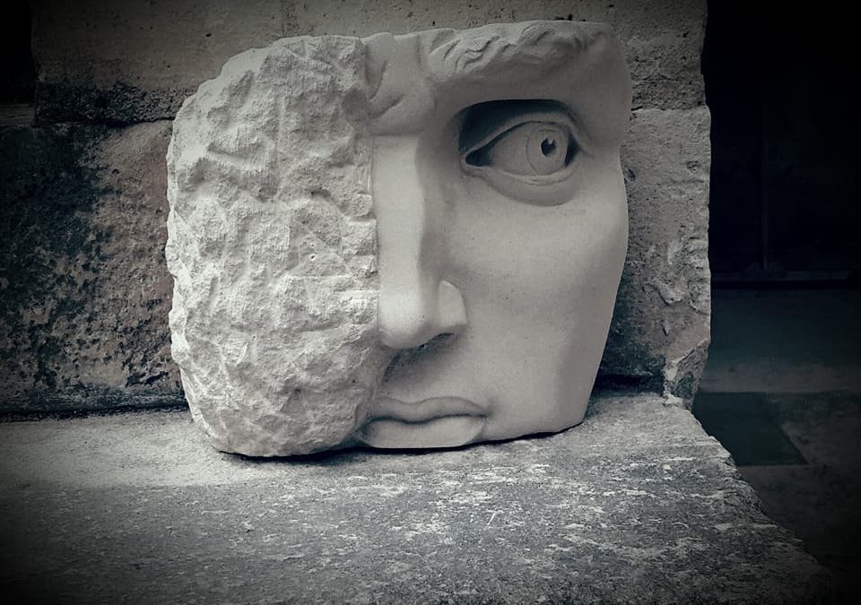 Sculpture en pierre de Caen – Portion du David de Michel Ange