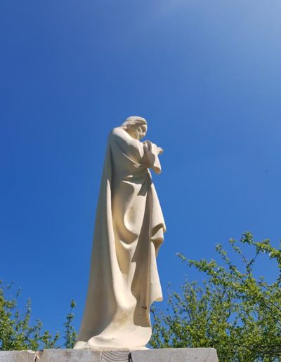 Christ sculpté en pierre de Richemont